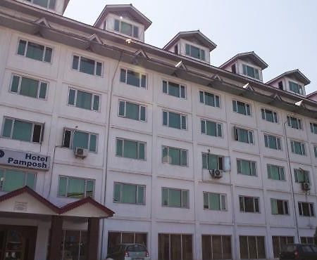 Hotel Pamposh Srīnagar Екстериор снимка