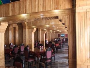 Hotel Pamposh Srīnagar Екстериор снимка